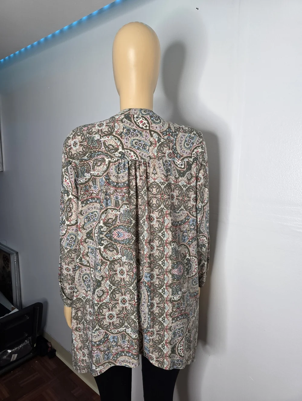 Westport Women's  Floral Knit Top in Light Green with Pink Accents Size US/2X - Picture 3 of 11
